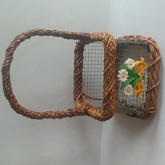 Lot of Baskets or Boxes - Picture 6 of 15